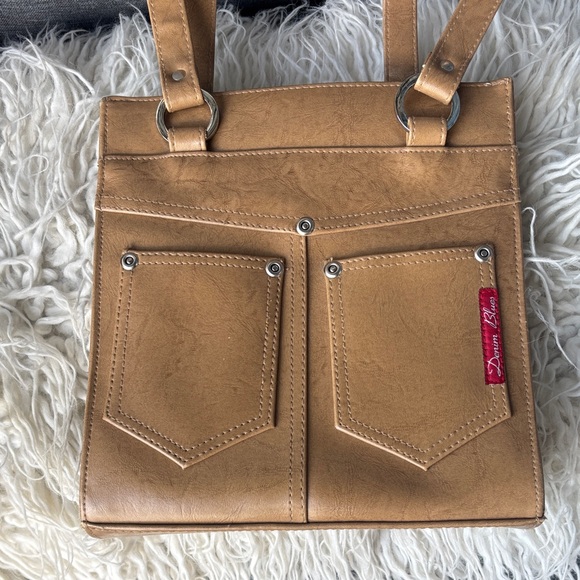 Elegant Tan Shoulder Bag with Dual Pockets - Picture 3 of 7